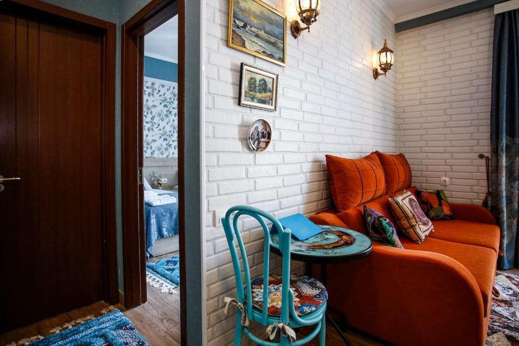 Center, Nino's Art Appartement