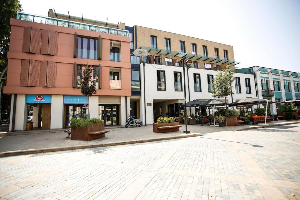 Appartement Center, Nino's Art